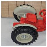 1:16 Farmall A & Ford Tractor