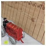 1:16 Ford 1305 w/Farmer