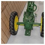 1/16 John Deere A