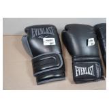 Mis-Matched Boxing Gloves