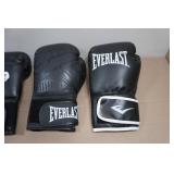 Mis-Matched Boxing Gloves