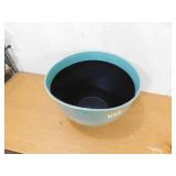 CHG CLASSIC HOME & GARDEN Decatur Large Teal Resin Lightweight Round Planter with Optional Drainage Holes (22 in. L x 22 in. W x 15.75 in. H)