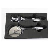 Kwik Trip 2-Piece ice cream scoop and pizza cutter Set