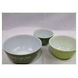 Vintage Pyrex Crazy Daisy/Spring Blossom Nesting Mixing Bowls