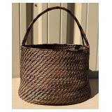 Very nice Vintage Handmade Woven Gathering Basket w/Handle
