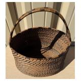 Very nice Vintage Handmade Woven Gathering Basket w/Handle