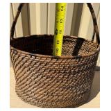 Very nice Vintage Handmade Woven Gathering Basket w/Handle