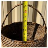 Very nice Vintage Handmade Woven Gathering Basket w/Handle