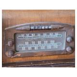 Philco Model 46-1209 Vintage Radio - Seller stated that it lights up