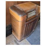 Philco Model 46-1209 Vintage Radio - Seller stated that it lights up