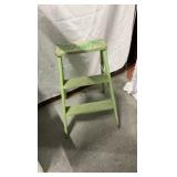 Vintage Hand-Painted Green Wooden Step Stool - Garden Flower Motif