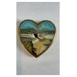 Vintage Heart-Shaped Niagara Falls Souvenir Powder Compact - Mid-Century