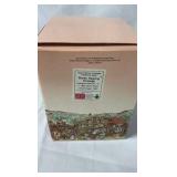 1992 David Winter "Swan Upping Cottage" - Collectors Guild with Box