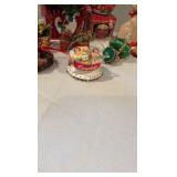 Vintage Holiday Decor Mix: Hallmark Frosty Friends Wreath, Campbell