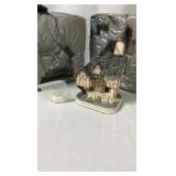 1992 David Winter "Swan Upping Cottage" - Collectors Guild with Box