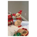 Vintage Holiday Decor Mix: Hallmark Frosty Friends Wreath, Campbell