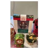 Vintage Holiday Decor Mix: Hallmark Frosty Friends Wreath, Campbell