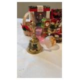 Vintage Holiday Decor Mix: Hallmark Frosty Friends Wreath, Campbell