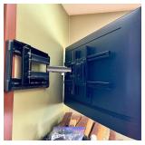 Samsung 55-Inch TV with Wall Mount & Remote