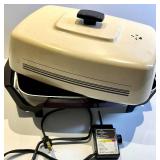 West Bend Electric Skillet & 4-Quart Slow Cooker Sensa-Temp 72106, 1300W, 120V