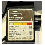 West Bend Electric Skillet & 4-Quart Slow Cooker Sensa-Temp 72106, 1300W, 120V