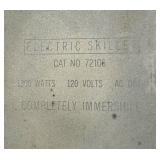 West Bend Electric Skillet & 4-Quart Slow Cooker Sensa-Temp 72106, 1300W, 120V