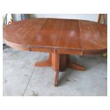 Oak Round Pedestal Dining Table