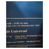 Lot of 3 life vests - Stearns Adult Universal Life Vest - Type III PFD, Chest 30-52 in (76-132 cm)