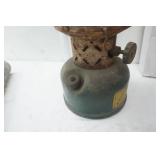 Vintage Coleman Lantern (part of the glass is broken)