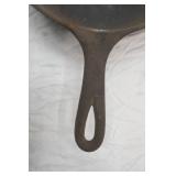 Vintage Cast Iron Skillet #6. 9" diameter. Wagner.