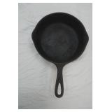 Wagner cast iron skillet, 8" diameter