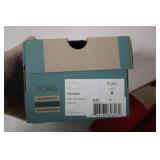 TOMS size 8 women