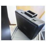 92 Piece 19.2V cordless drill kit, ...