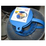 Lidded aice Bucket, metal colander,...