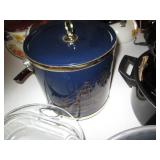 Lidded aice Bucket, metal colander,...