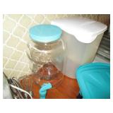 Glass bakeware pans, wood knife blo...