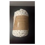 King - Spotted Leaves 4-Piece Patterned Sheet Set - 1 Fitted Sheet, 1 Flat Sheet, 2 Pullow Cases