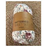 Sheet Set Patterned Microfiber Ultra Soft Bedding in Blooming Floral Queen Sized Bed
