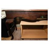 Queen Anne Style Wooden Bench/Table