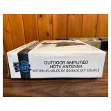 Model: Similar to the Winegard Elite 7550. In box