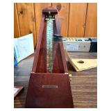 New in box: Vintage This item is a vintage Seth Thomas Metronome de Maelzel.