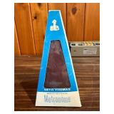 New in box: Vintage This item is a vintage Seth Thomas Metronome de Maelzel.