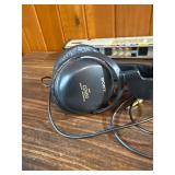 These are Sony MDR-CD950 "Digital Reference" headphones, a high-end vintage model released in 1991.