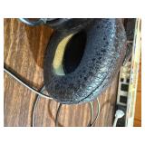 These are Sony MDR-CD950 "Digital Reference" headphones, a high-end vintage model released in 1991.