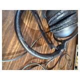 These are Sony MDR-CD950 "Digital Reference" headphones, a high-end vintage model released in 1991.