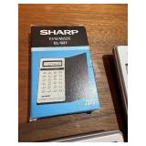 Lot of SHARP Calculator’s - most are operational , reel works on the main unit.