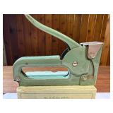 Vintage Staplers by Swingline&Arrow plus vintage staples.