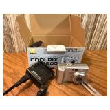 Silver Nikon Coolpix 5200 digital camera, untested
