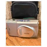 This item is an Olympus Camedia D-550 Zoom digital camera Untested