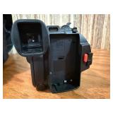 This item is a vintage Canon ES800 8mm video camcorder untested